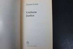 Uniform Justice Donna Leon 2004 Penguin Commissario Guido Brunetti Mystery Book