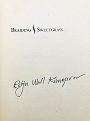 SIGNED Braiding Sweetgrass by Robin Wall Kimmerer (2015, Trade Paperback) NEW