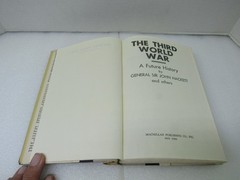 The Third World War August 1985 General Sir John Hackett & Others Macmillan 1978