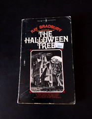 Ray Bradbury – The Halloween Tree – Bantam Books 7th printing 1979