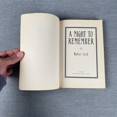 A Night to Remember: The Classic Account of the Final Hours of the Titanic
