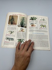 Living With Happy Plants Reference Guide Booklet + Color Photos 34 Pages B2-B2
