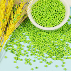 Size 3mm Seed Beads Apple Green Color About 3600pcs/100Grams in Bag, 8/0 Glass C